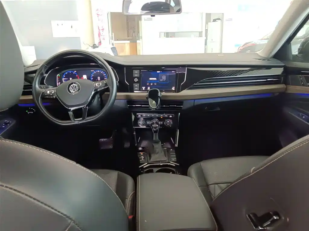 Passat 2019 330TSI Deluxe Edition National VI купить на сайте DeffCars