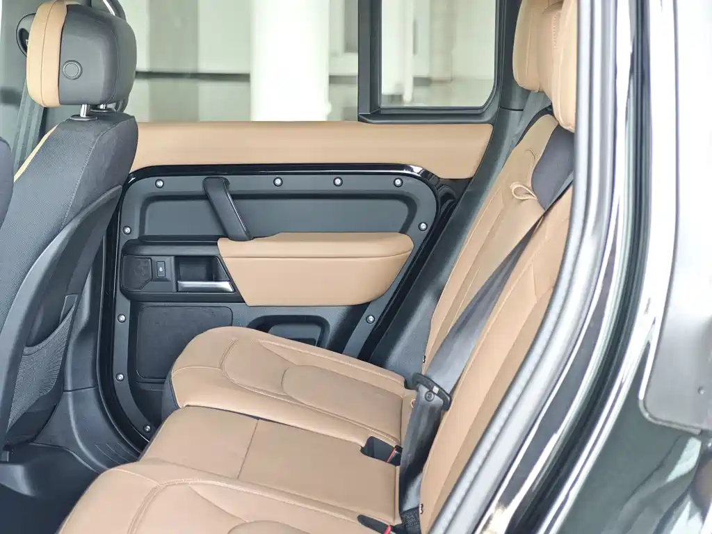 Land Rover Defender 2025 110 3.0T P400 Dark Special Edition купить на сайте DeffCars