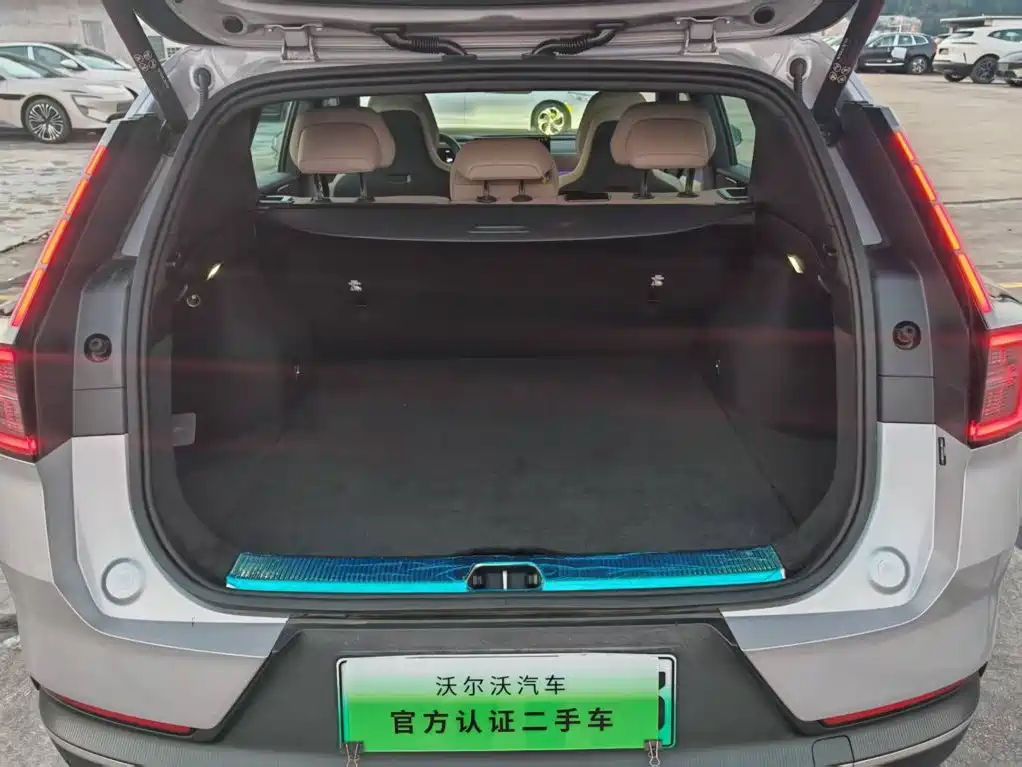 Volvo XC70 plug-in hybrid 2026 model two-wheel drive long range Core купить на сайте DeffCars
