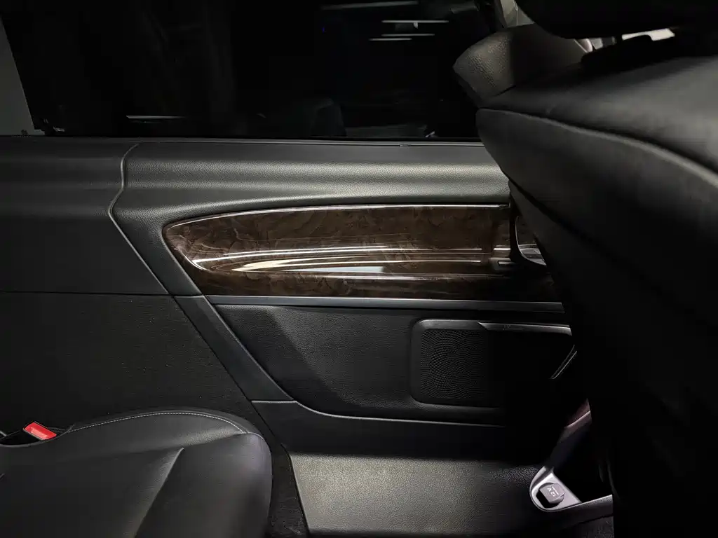 Mercedes-Benz V-Class 2017 V 260 L Premium Extended Edition купить на сайте DeffCars