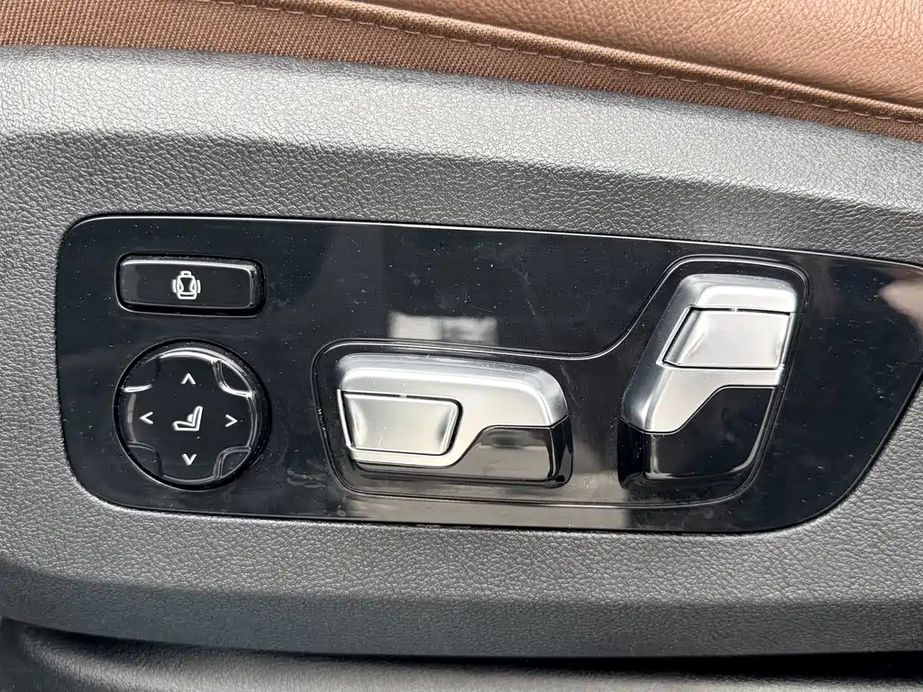 BMW X7 2021 xDrive40i Leading Luxury Package купить на сайте DeffCars