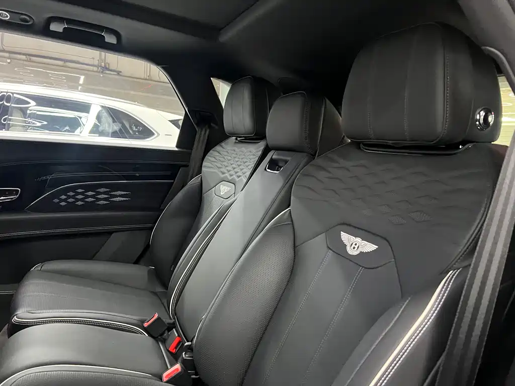 Bentayga 2024 4.0T V8 купить на сайте DeffCars