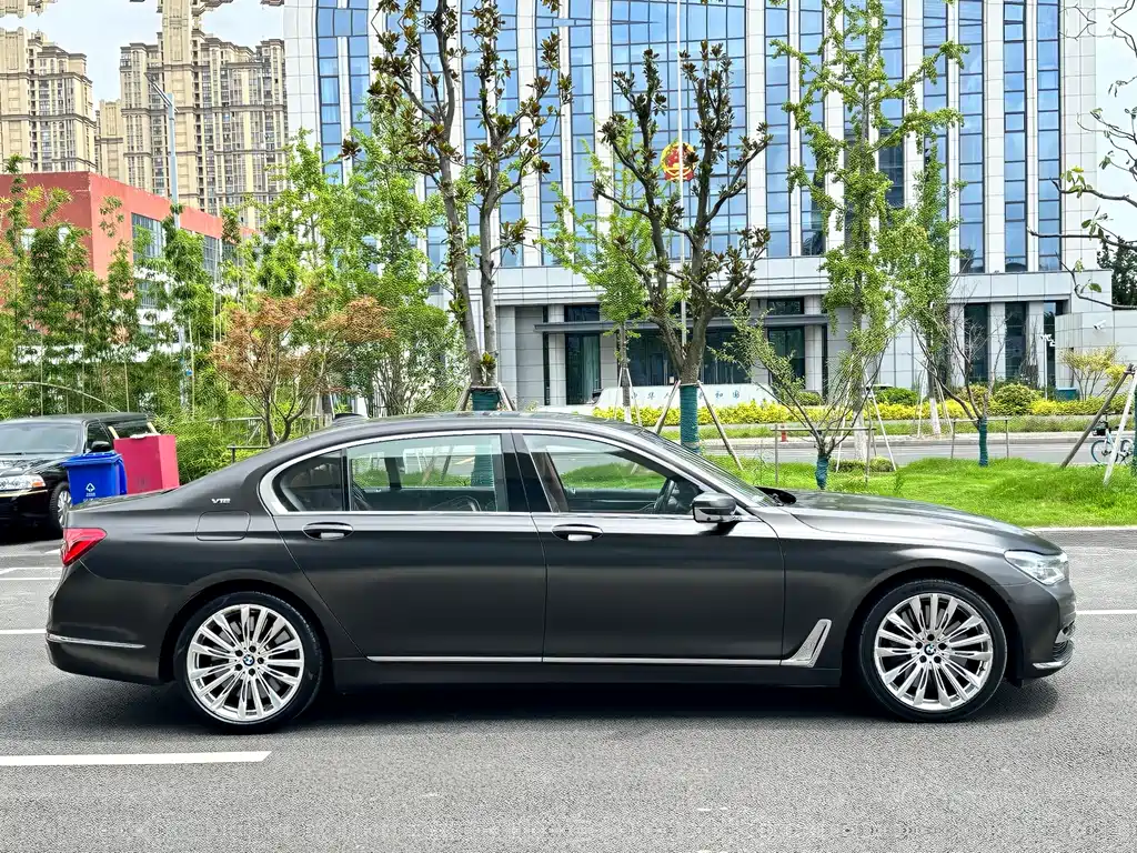 BMW 7 Series 2017 M760Li xDrive Premium Luxury Edition купить на сайте DeffCars