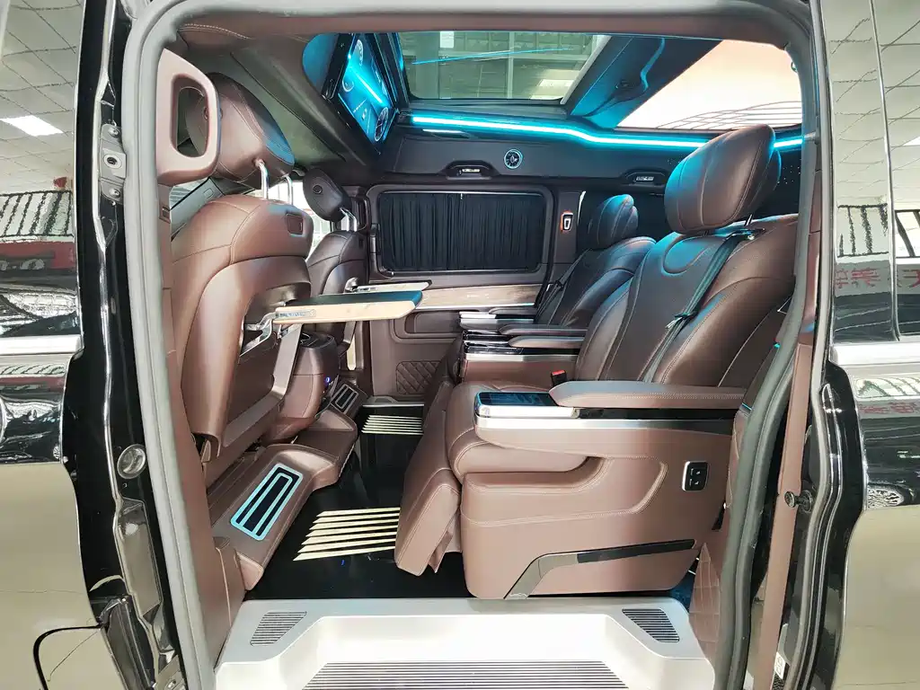 Mercedes-Benz V-Class 2022 V 260 L Long Wheelbase Premium Edition купить на сайте DeffCars
