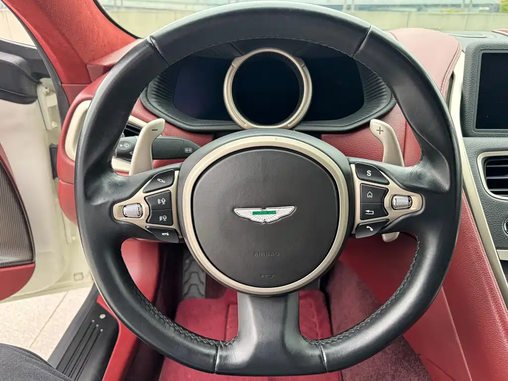 Aston Martin DB11 2016 5.2T First Edition купить на сайте DeffCars