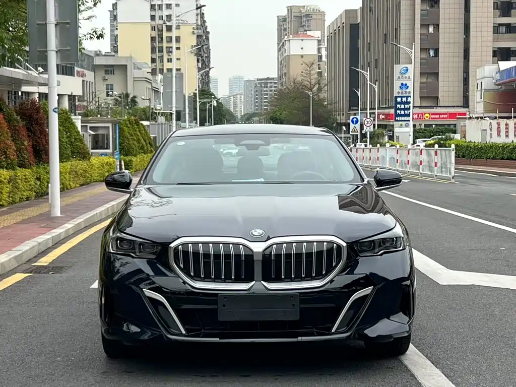BMW 5 Series 2025 530Li Exclusive M Sports Package купить на сайте DeffCars