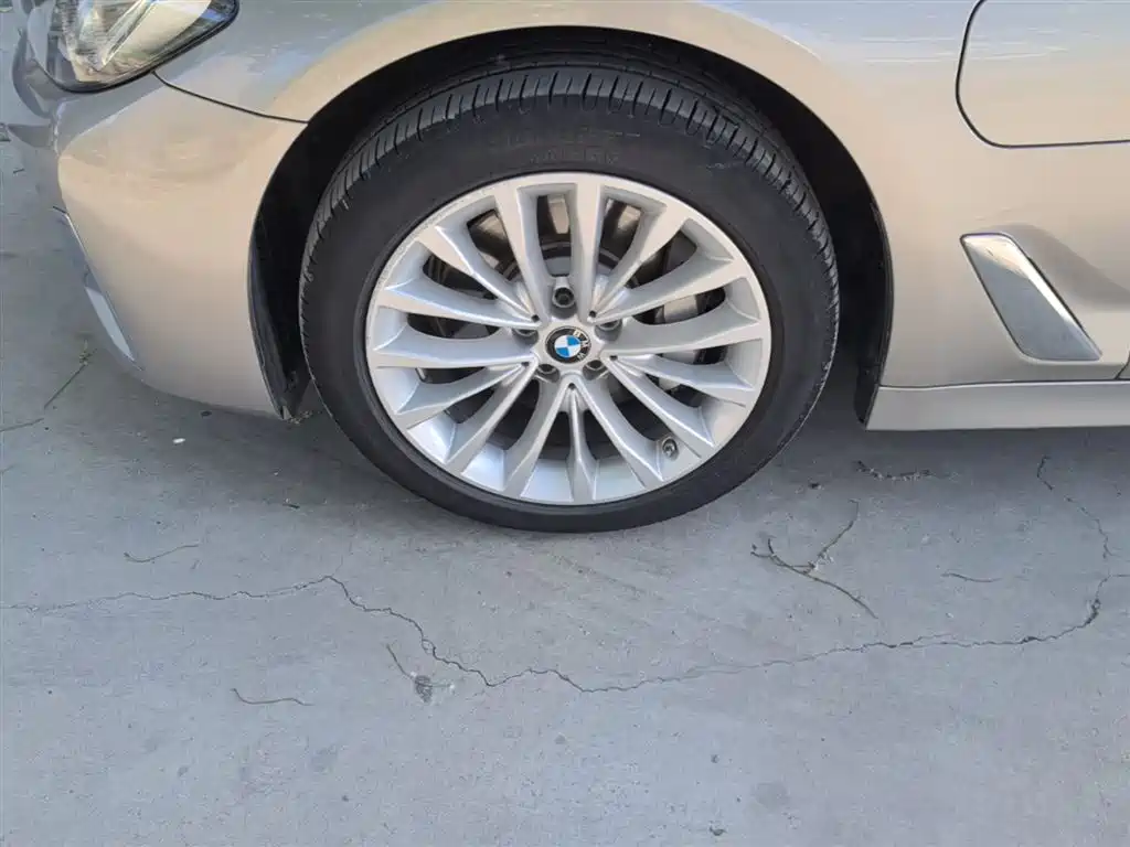 BMW 5 Series New Energy 2022 535Le Luxury Package купить на сайте DeffCars