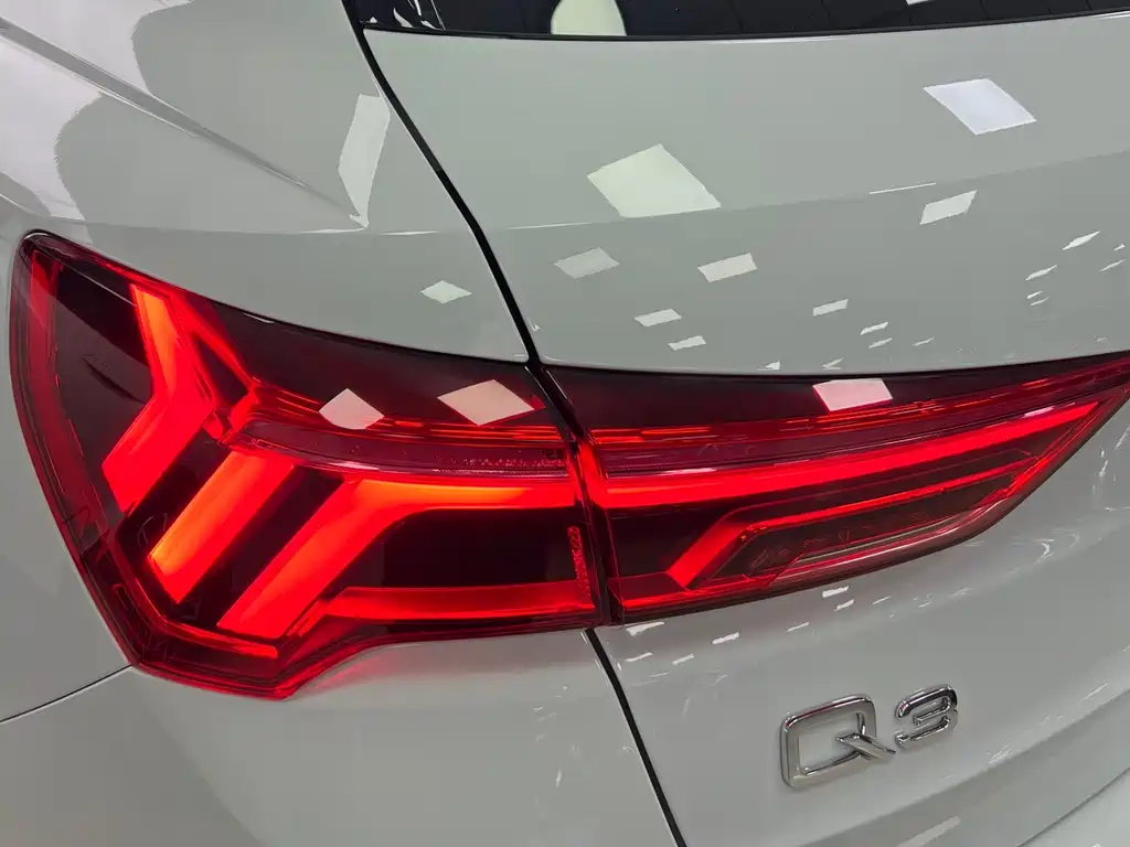 Audi Q3 2024 35 TFSI Fashionable and Dynamic купить на сайте DeffCars