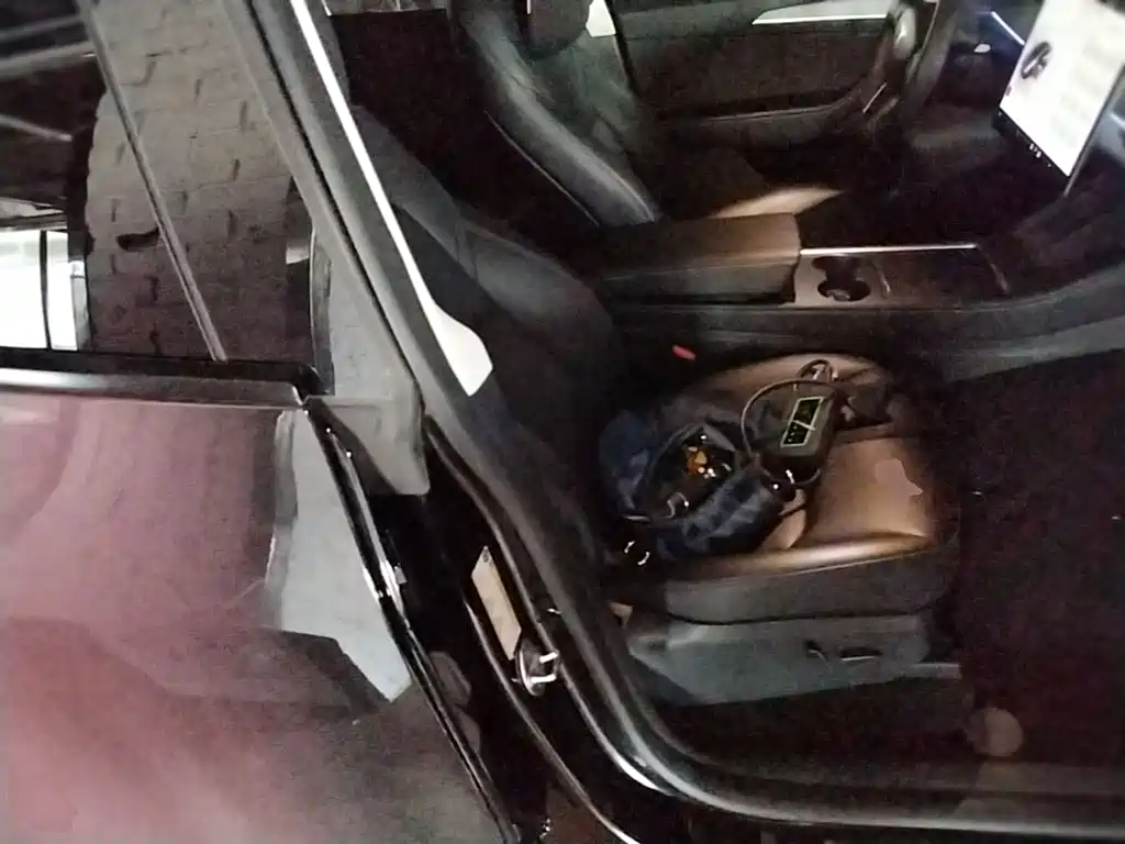 Model Y 2023 long-range all-wheel drive version купить на сайте DeffCars
