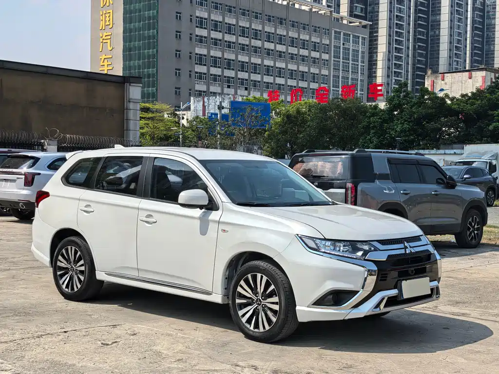 Outlander 2021 facelift 2.0L 2WD smooth version 5 seats купить на сайте DeffCars