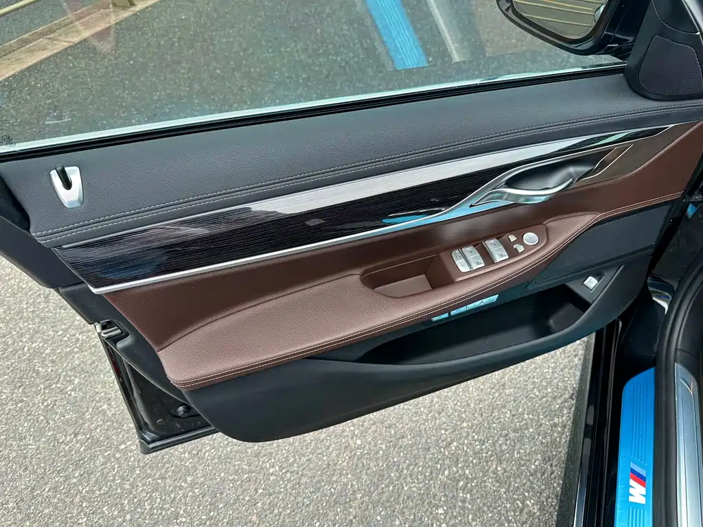 BMW 7 Series 2018 730Li Leading M Sports Package купить на сайте DeffCars