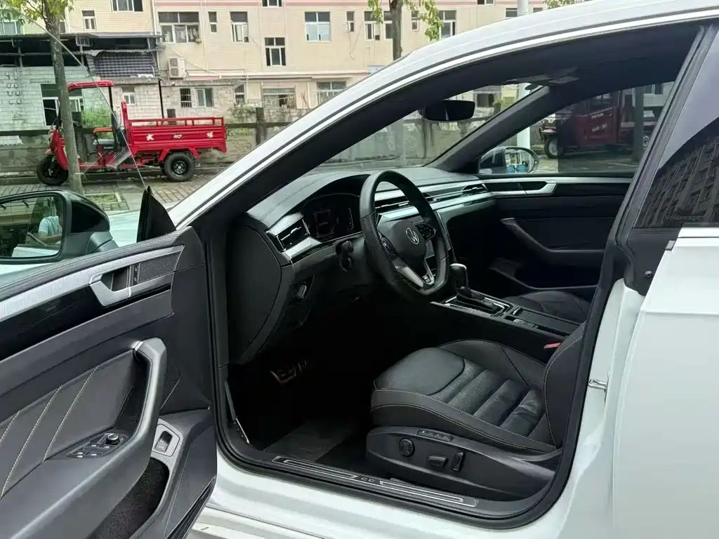 FAW-Volkswagen CC 2024 380TSI eye-catching version купить на сайте DeffCars