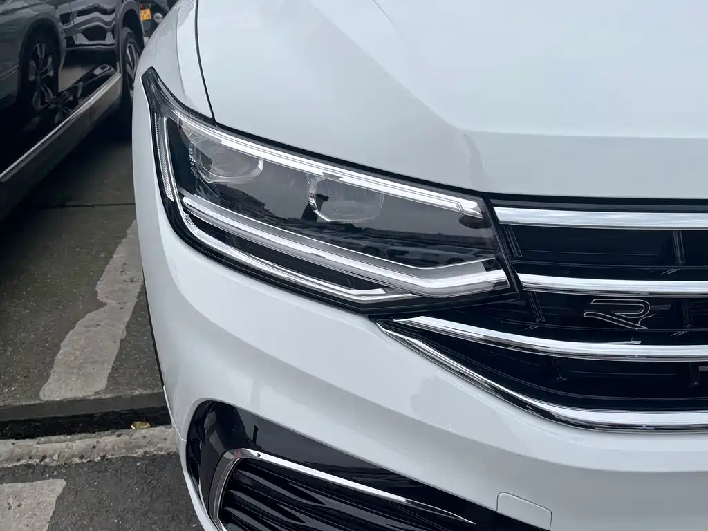 Tiguan L 2024 330TSI automatic two-wheel drive R-Line version купить на сайте DeffCars