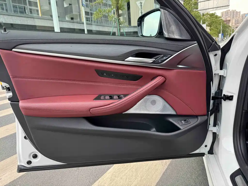 BMW 5 Series 2021 530Li Exclusive M Sports Package купить на сайте DeffCars