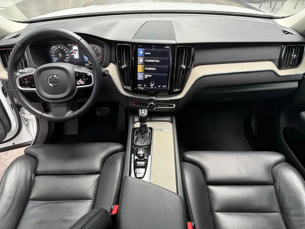 Volvo XC60 2018 T5 four-wheel drive Zhiya Luxury Edition купить на сайте DeffCars