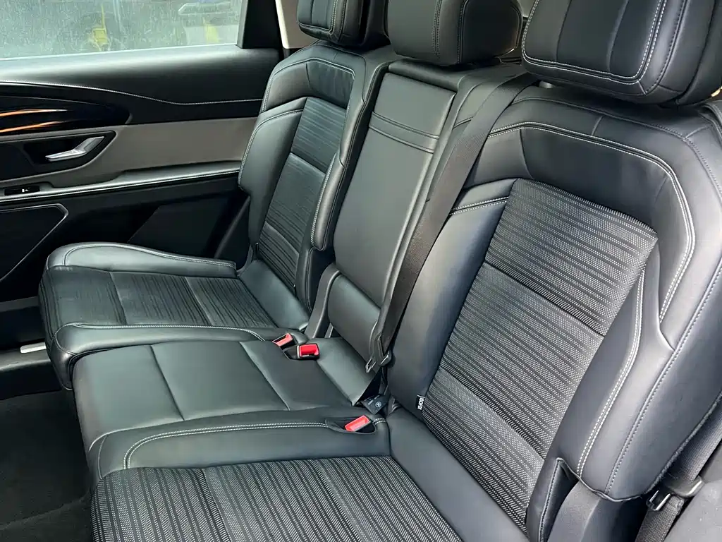 Voyager 2023 2.0T four-wheel drive Zunrui version купить на сайте DeffCars