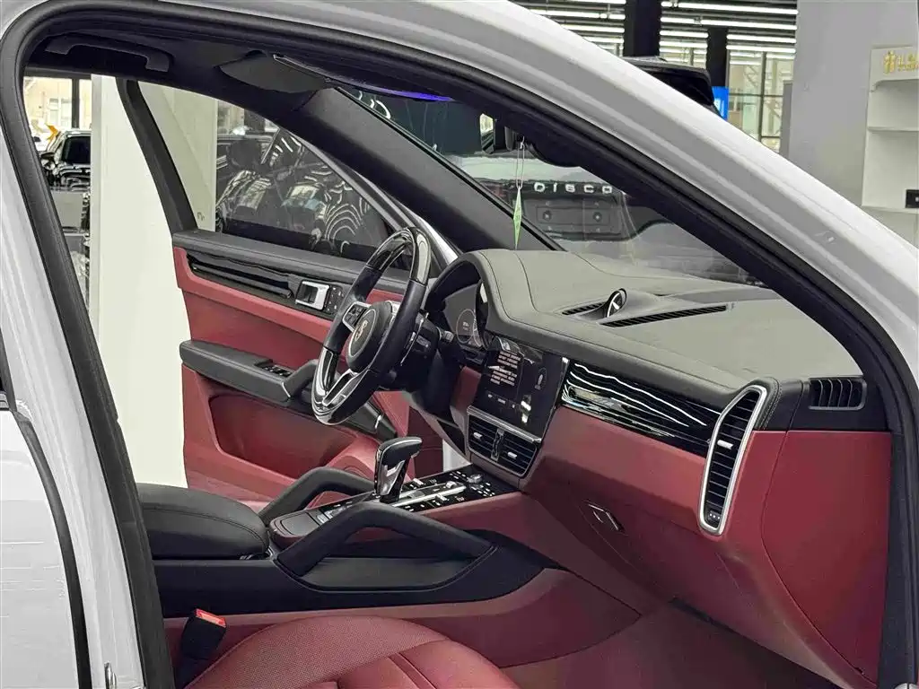 Cayenne New Energy 2023 Cayenne E-Hybrid 2.0T Platinum Edition купить на сайте DeffCars