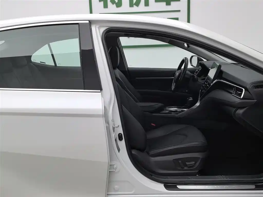 Camry 2023 2.5G Deluxe Edition купить на сайте DeffCars