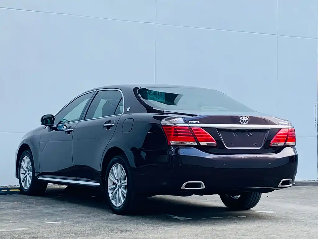 Crown 2012 2.5L Royal Leather Edition купить на сайте DeffCars