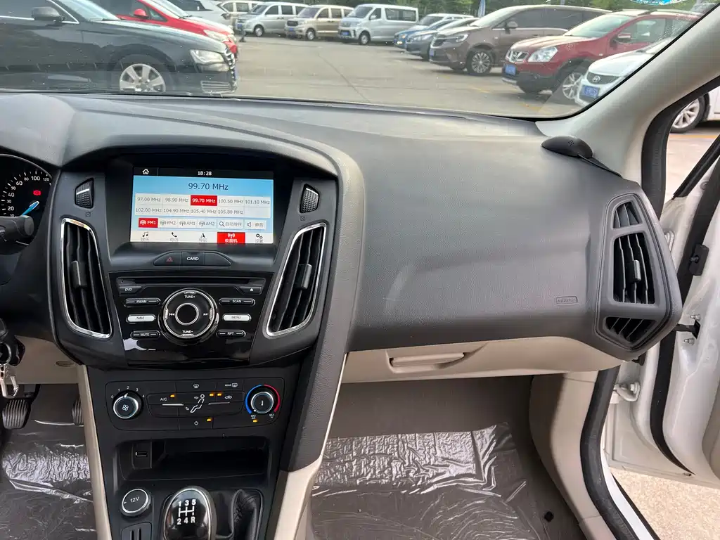 Focus 2017 Sedan 1.6L Manual Comfort Smart Mobility Edition купить на сайте DeffCars