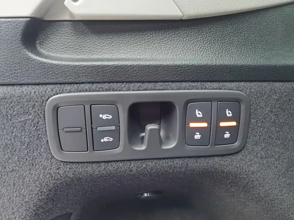 Audi Q7 2023 55 TFSI quattro S line sports купить на сайте DeffCars