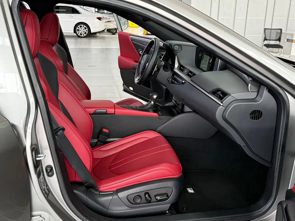 Lexus ES 2020 260 F SPORT купить на сайте DeffCars