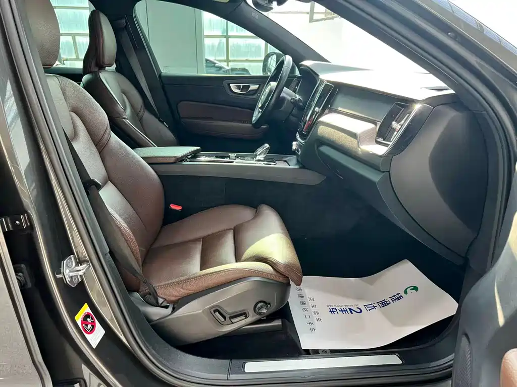 Volvo XC60 plug-in hybrid 2022 T8 plug-in hybrid four-wheel drive Zhiyuan luxury version купить на сайте DeffCars
