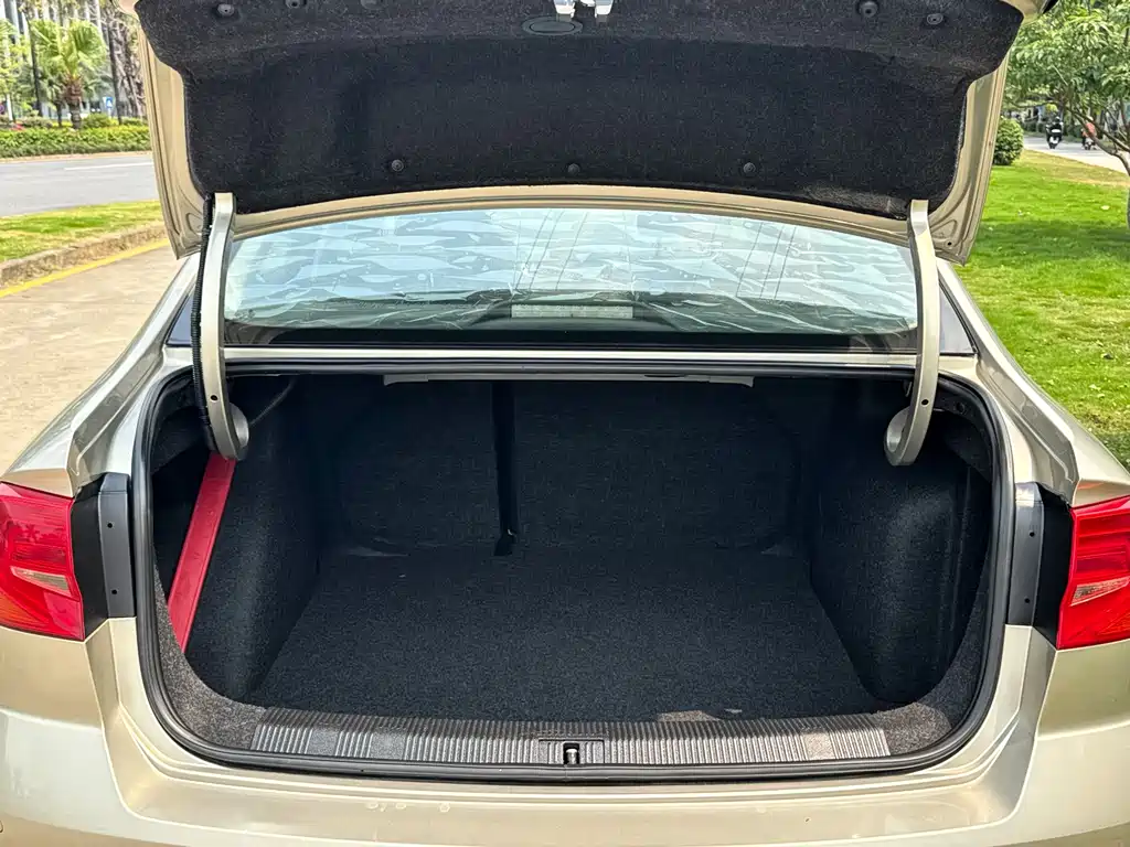 Bora 2018 1.5L automatic comfort model купить на сайте DeffCars