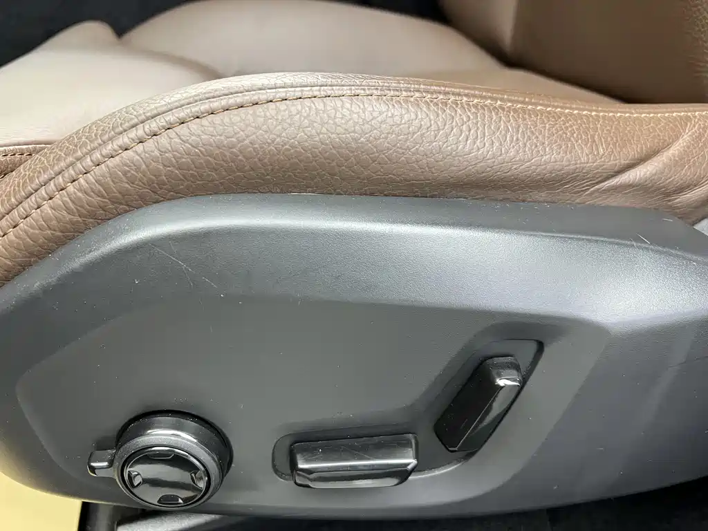 Volvo XC60 2022 B5 four-wheel drive Zhiyuan Deluxe Edition купить на сайте DeffCars