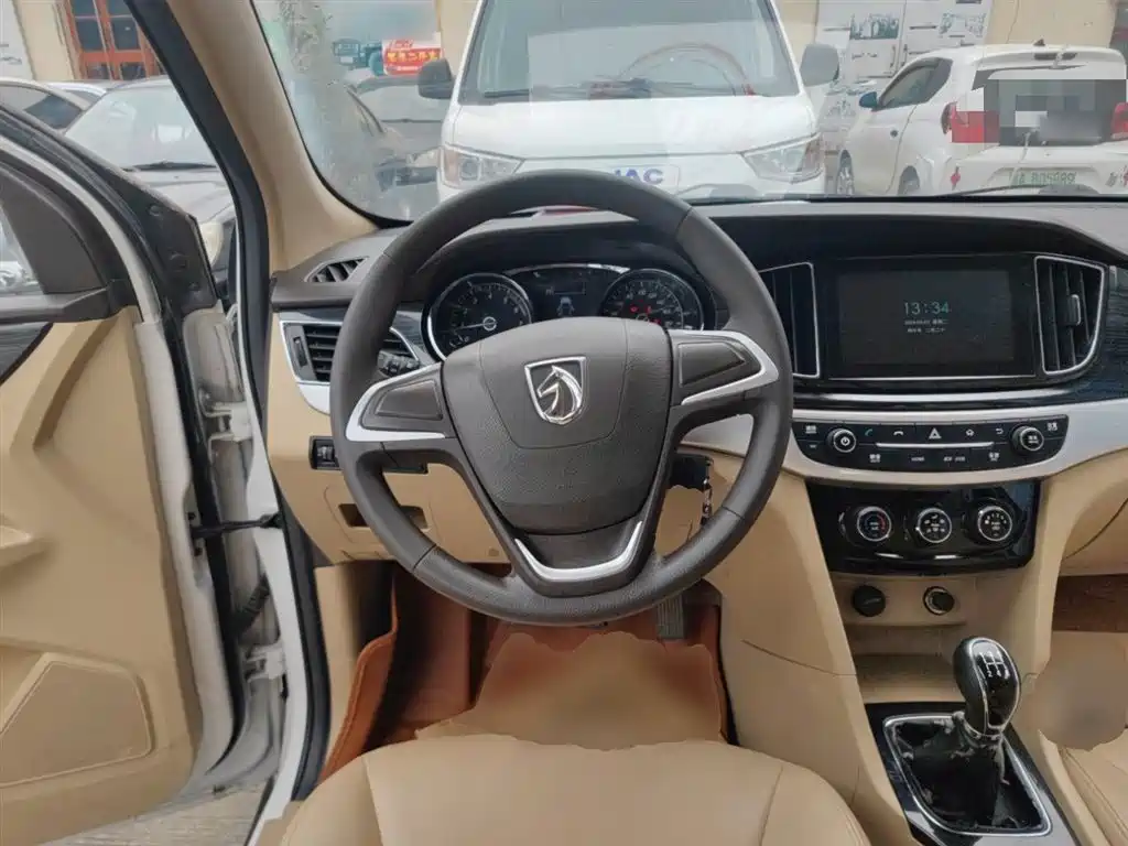 Baojun 730 2016 1.5L manual comfort type 7 seats National V купить на сайте DeffCars