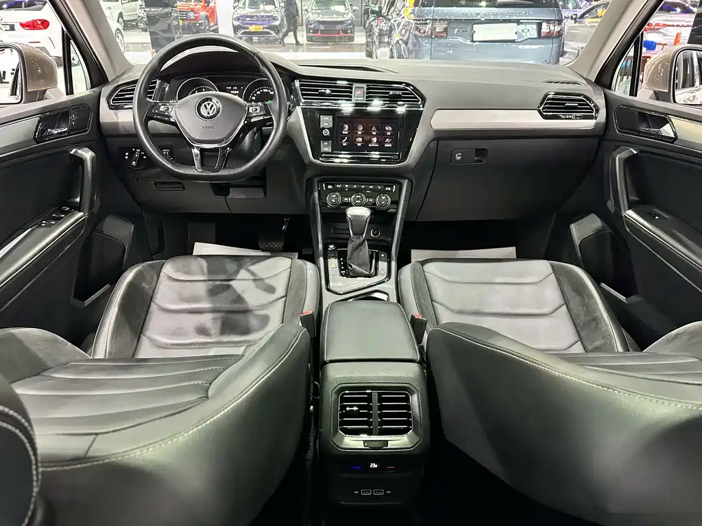Tiguan L 2018 facelift 330TSI automatic two-wheel drive luxury version купить на сайте DeffCars