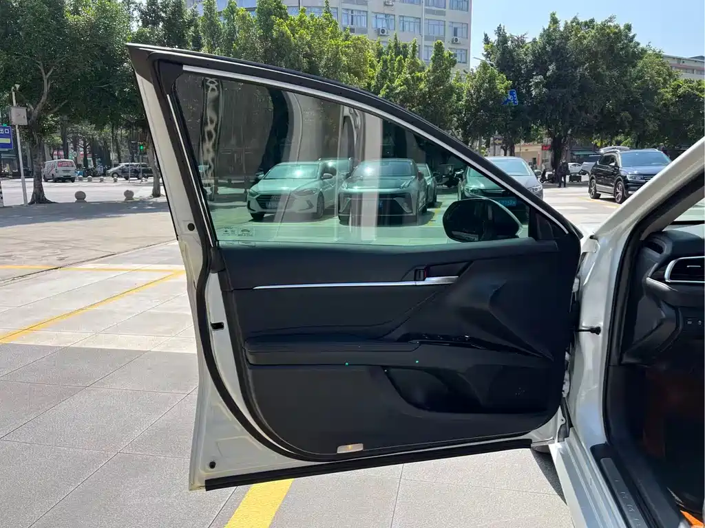 Camry 2019 2.5G Deluxe Edition National VI купить на сайте DeffCars