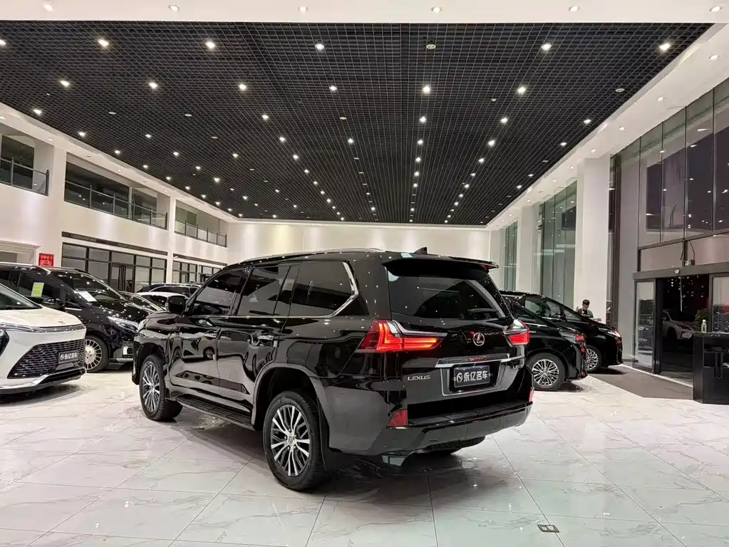 Lexus LX 2016款 570 动感豪华版 купить на сайте DeffCars