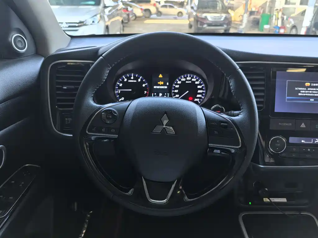 Outlander 2019 2.0L 2WD Enjoy Edition, 5 seats, National VI купить на сайте DeffCars
