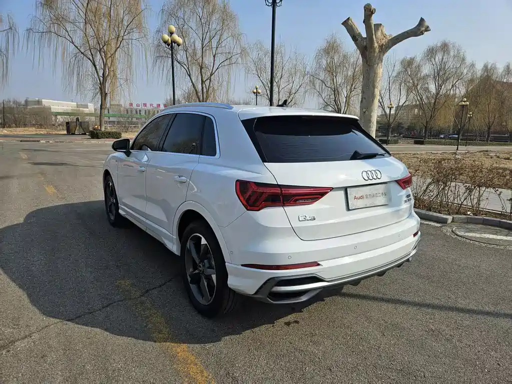 Audi Q3 2023 35 TFSI Fashionable and Dynamic (1.5T) купить на сайте DeffCars