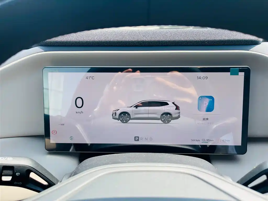 Volvo XC70 plug-in hybrid 2026 model four-wheel drive super long range Core купить на сайте DeffCars