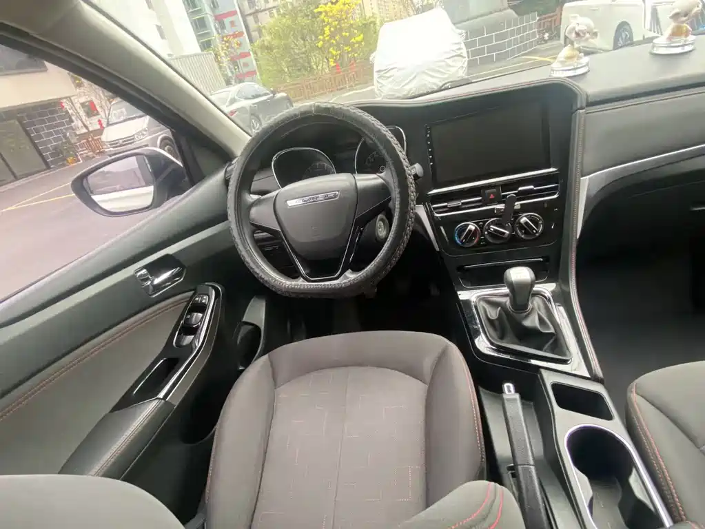 Venucia T70 2019 1.6L manual classic version купить на сайте DeffCars