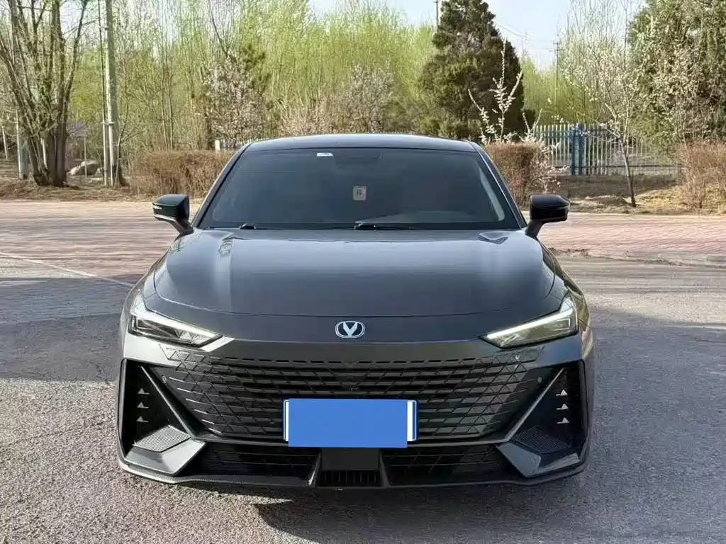Changan UNI-V 2023 1.5T exclusive model купить на сайте DeffCars