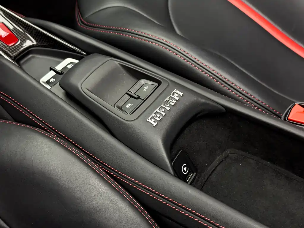 Ferrari F8 2020 Spider 3.9T V8 купить на сайте DeffCars