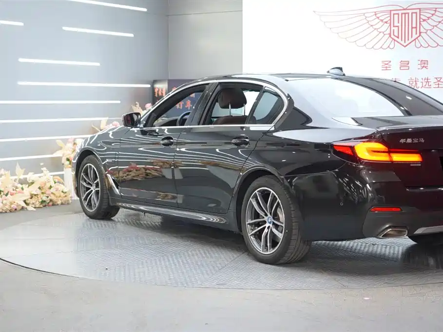 BMW 5 Series New Energy 2022 Model 2 535Le M Sports Package купить на сайте DeffCars