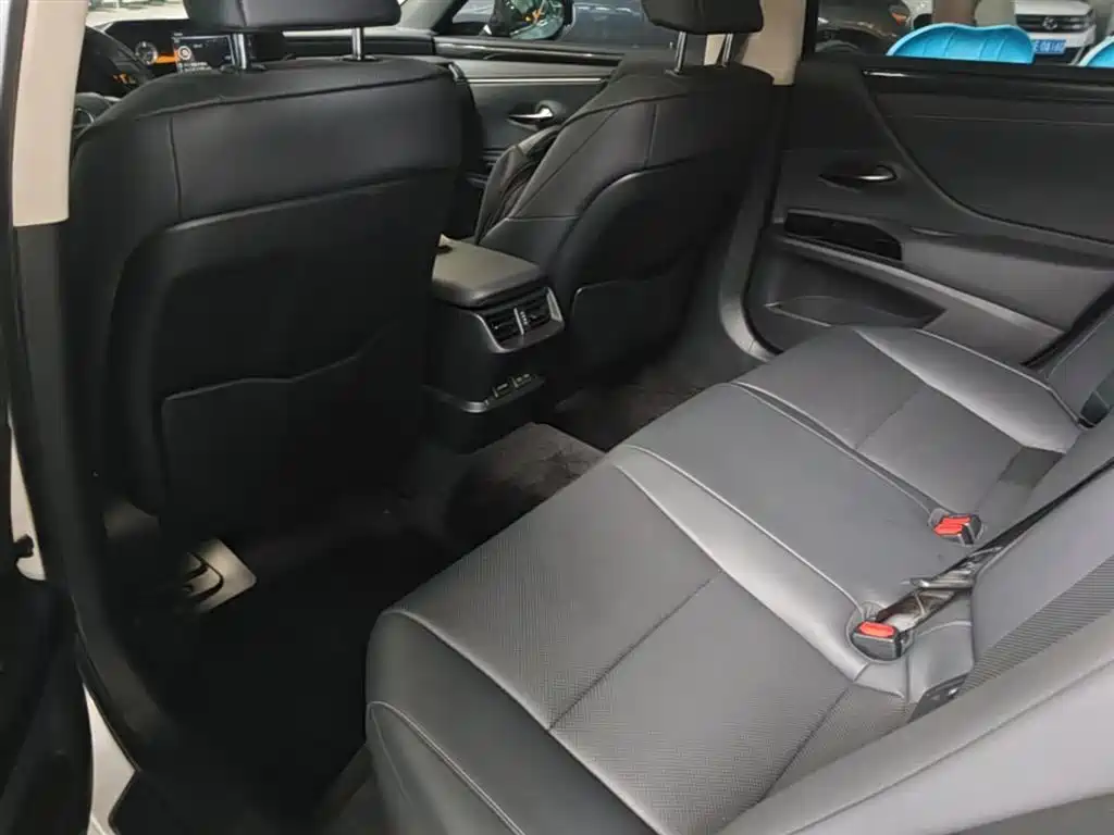 Lexus ES 2021 200 Excellence Edition купить на сайте DeffCars
