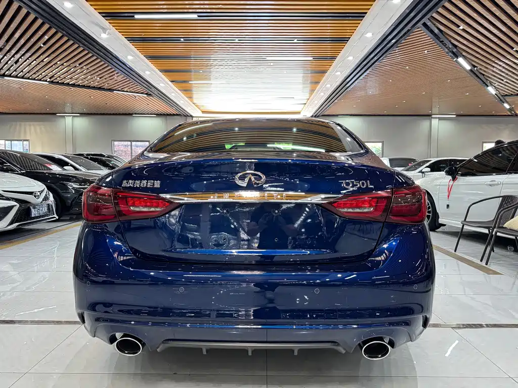 Infiniti Q50L 2018 2.0T Premium Edition National VI купить на сайте DeffCars