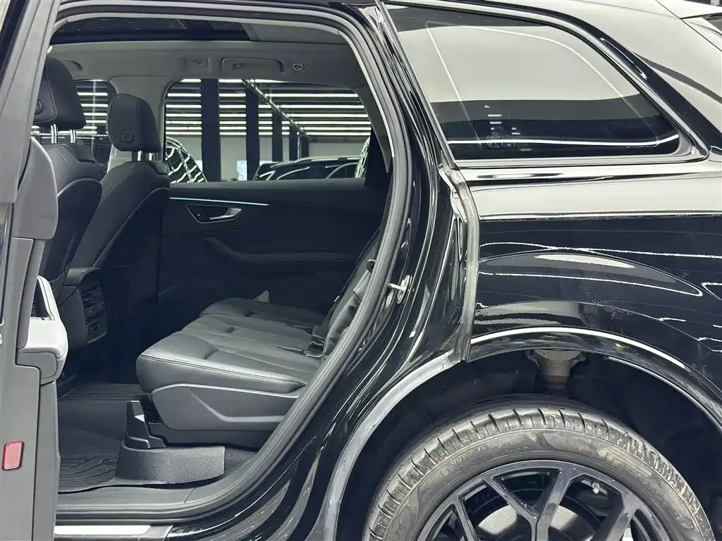 Audi Q7 2024 45 TFSI quattro S line Black Warrior купить на сайте DeffCars