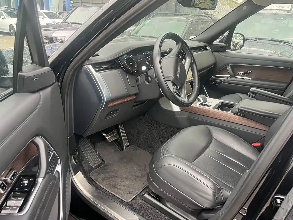 Range Rover 2024 3.0 L6 400PS Extended Edition купить на сайте DeffCars