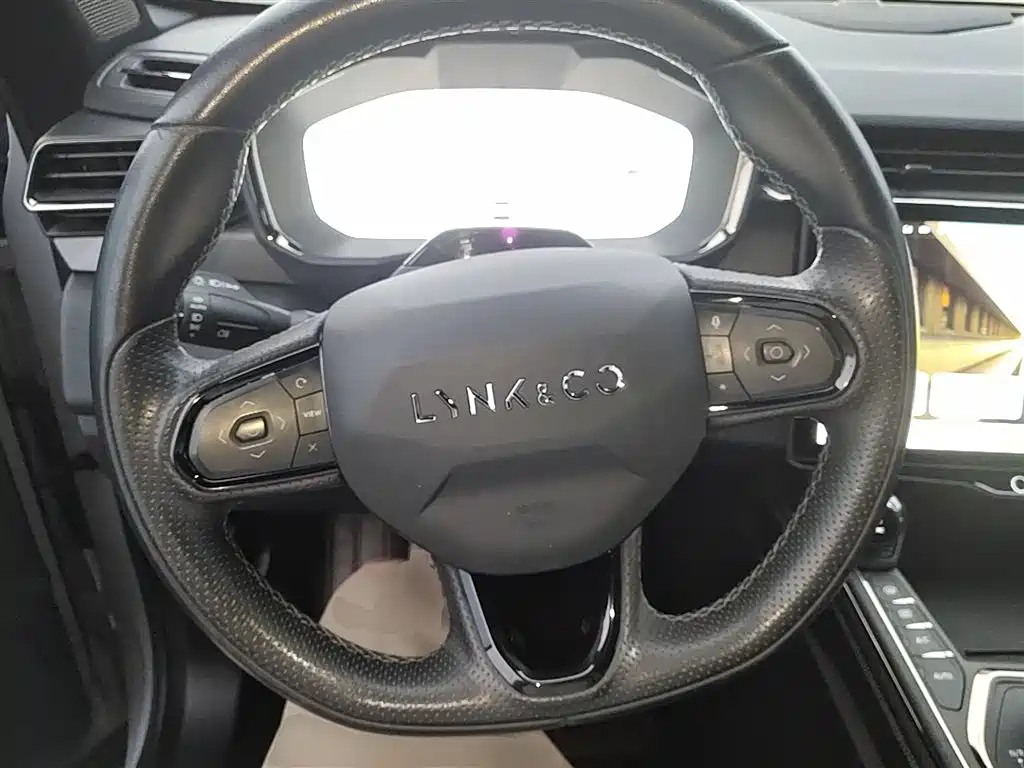 Lynk & Co 01 2023 1.5TD EM-F PM купить на сайте DeffCars