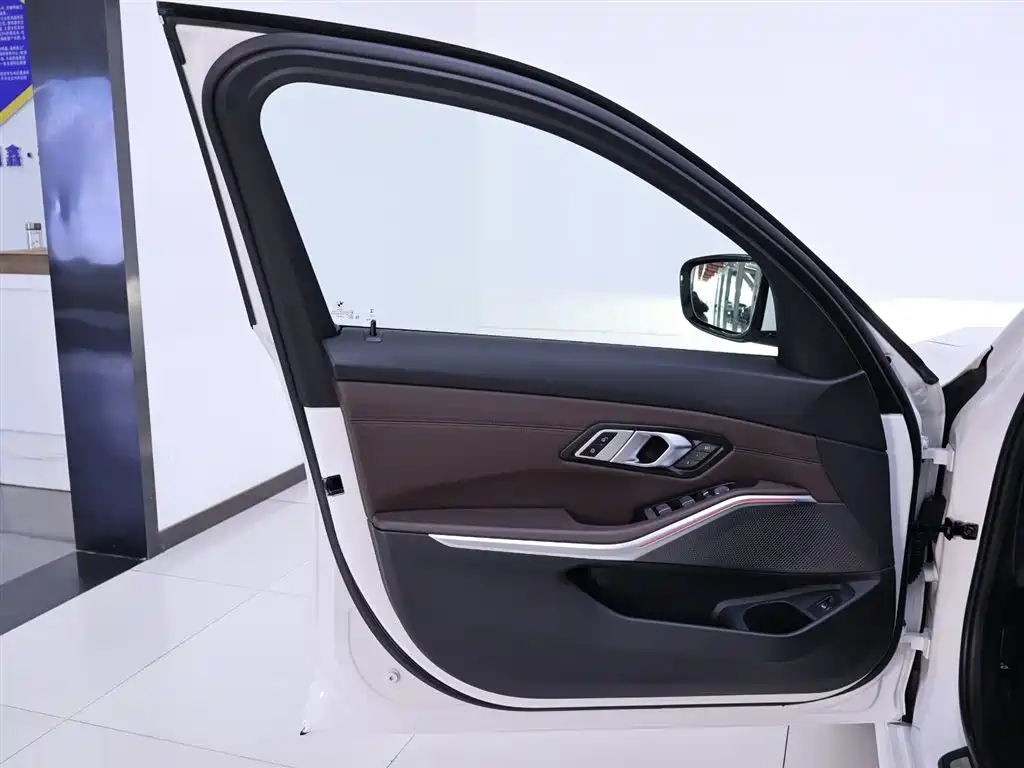 BMW 3 Series 2024 325Li M Sports Package купить на сайте DeffCars