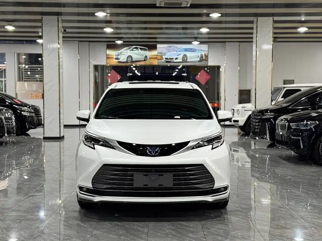 SIENNA 2024 2.5L Hybrid Premium Edition купить на сайте DeffCars
