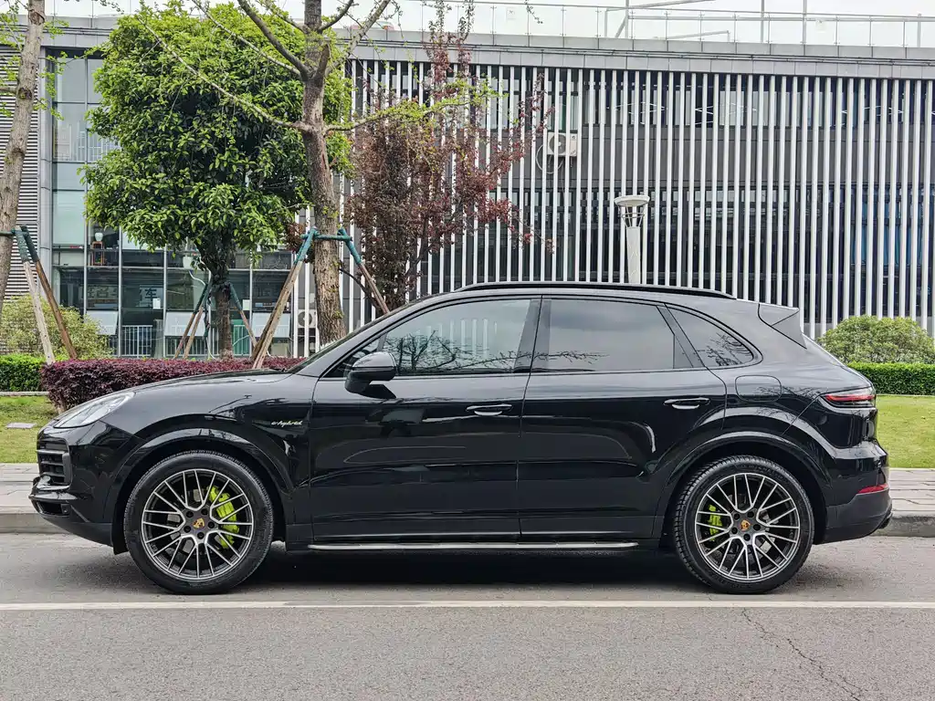 Cayenne New Energy 2021 Cayenne E-Hybrid 2.0T купить на сайте DeffCars