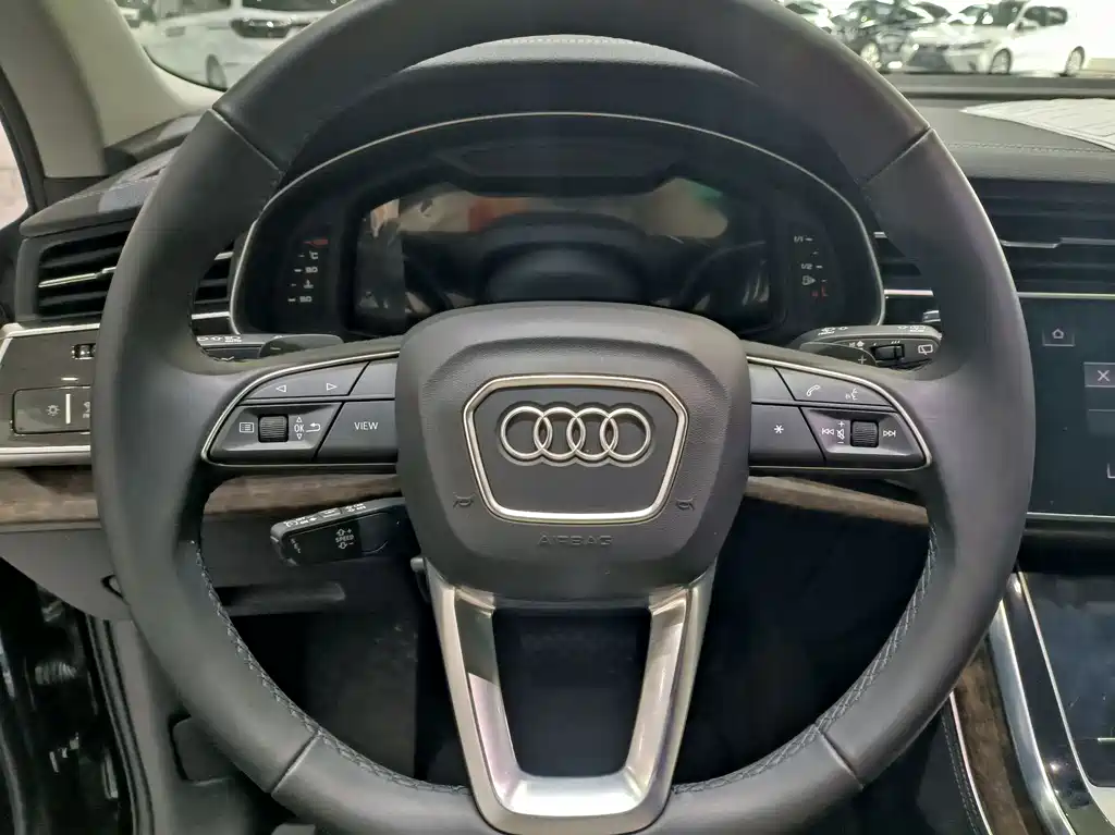 Audi Q7 2023 45 TFSI quattro S line sports купить на сайте DeffCars