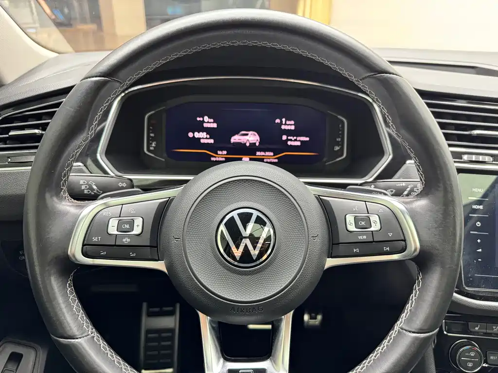 Tiguan L 2021 330TSI automatic two-wheel drive R-Line version купить на сайте DeffCars